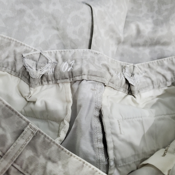 Khakis by Gap 97%Cotton 3% Spandex Pants Size Small - Picture 4 of 6